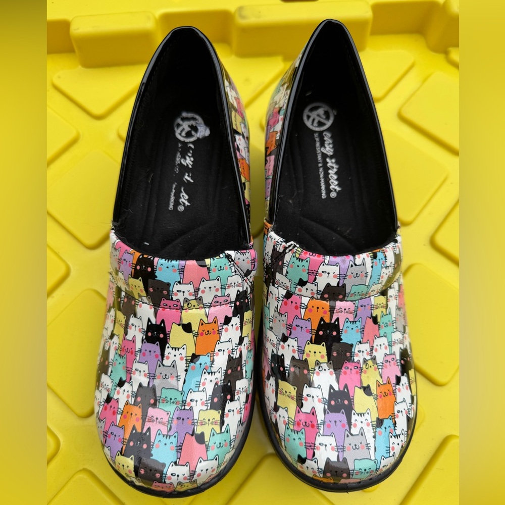 Easy Street Black and White clogs Comfortable Slip-On Design